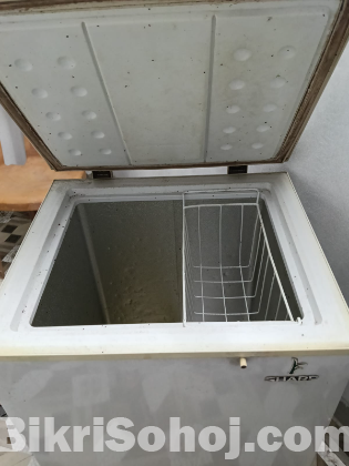Sharp chest freezer